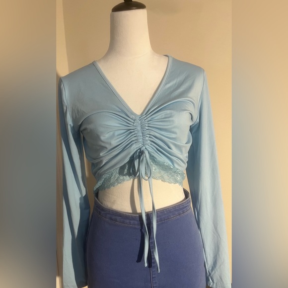 ROMWE Tops - 💙 ROMWE Light Blue Ruched Lace Trim Long Sleeve Crop Top - Size L (8/10) 💙